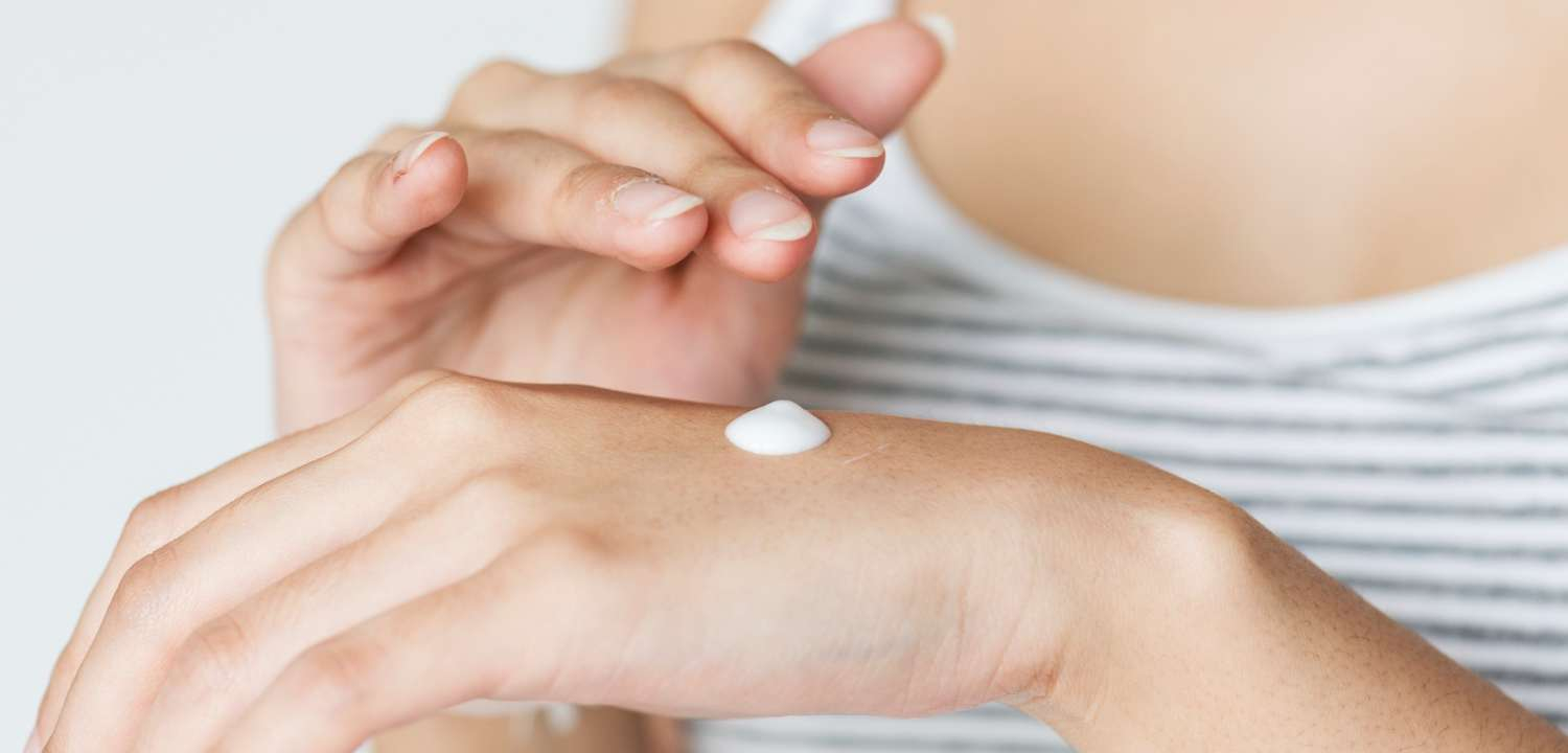 News Banner Tips Cerdas Memilih Produk Kecantikan Yang Aman Untuk Semua Jenis Kulit